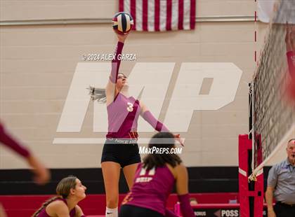 Thumbnail 3 in Dripping Springs vs. Leander photogallery.