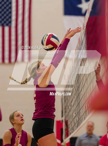 Thumbnail 2 in Dripping Springs vs. Leander photogallery.