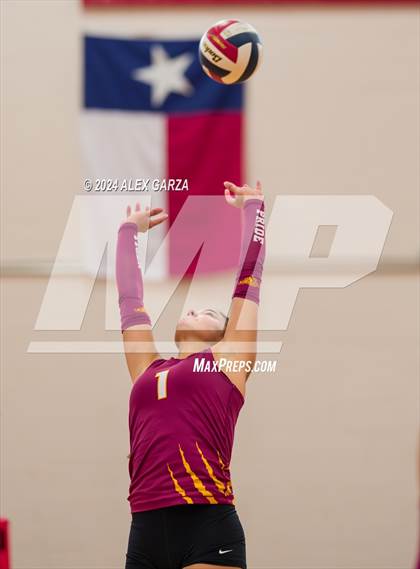 Thumbnail 3 in Dripping Springs vs. Leander photogallery.