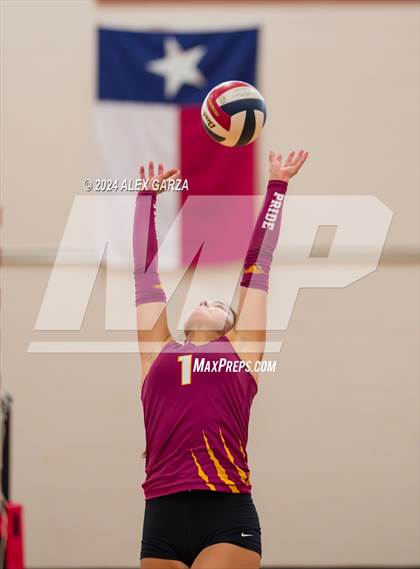 Thumbnail 2 in Dripping Springs vs. Leander photogallery.