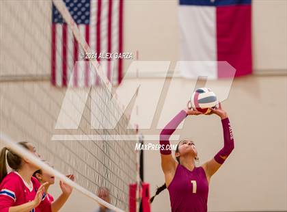 Thumbnail 2 in Dripping Springs vs. Leander photogallery.