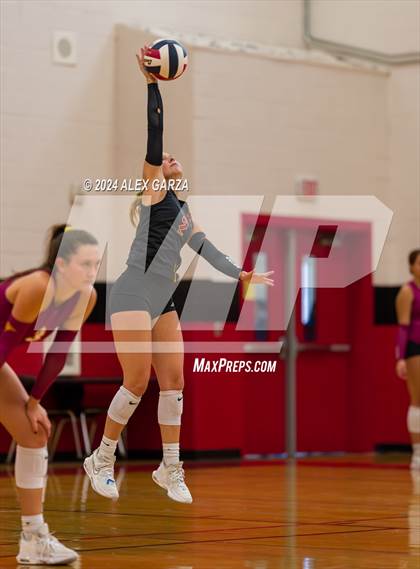 Thumbnail 3 in Dripping Springs vs. Leander photogallery.