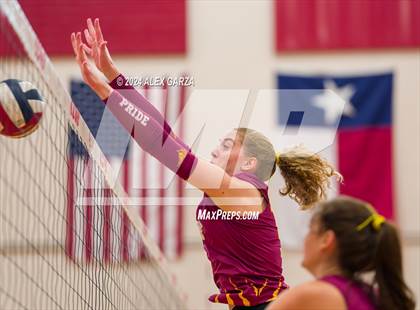 Thumbnail 3 in Dripping Springs vs. Leander photogallery.