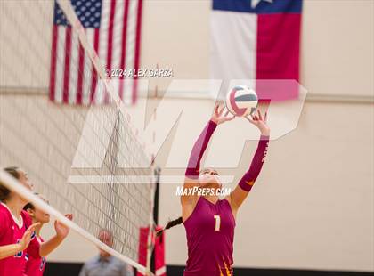 Thumbnail 3 in Dripping Springs vs. Leander photogallery.