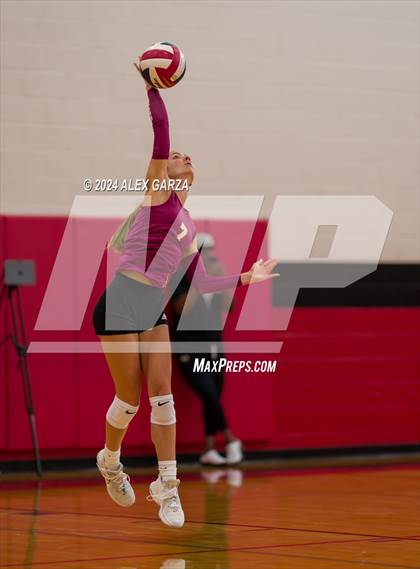 Thumbnail 2 in Dripping Springs vs. Leander photogallery.