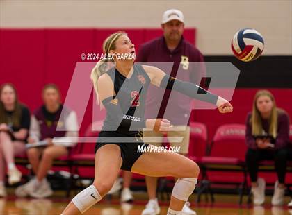 Thumbnail 1 in Dripping Springs vs. Leander photogallery.