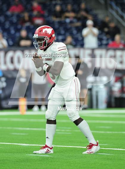 Thumbnail 1 in North Shore vs. Katy (UIL 6A Regional Playoff) photogallery.