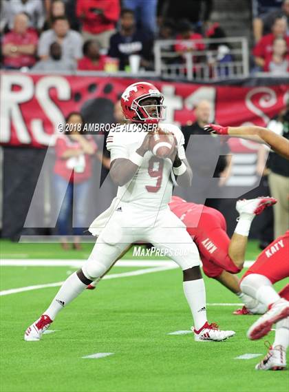 Thumbnail 1 in North Shore vs. Katy (UIL 6A Regional Playoff) photogallery.