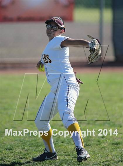 Thumbnail 2 in Nogales vs Sunnyside (Tucson High Badger Invitational) photogallery.