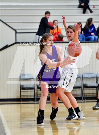 Thumbnail 3 in Fountain Lake vs. Bigelow (Perry County Classic) photogallery.
