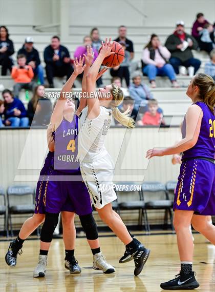 Thumbnail 2 in Fountain Lake vs. Bigelow (Perry County Classic) photogallery.