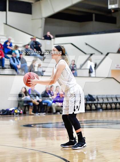 Thumbnail 3 in Fountain Lake vs. Bigelow (Perry County Classic) photogallery.