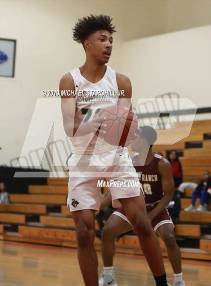 Thumbnail 1 in Cinco Ranch vs. Clear Falls (Christmas Crossover) photogallery.