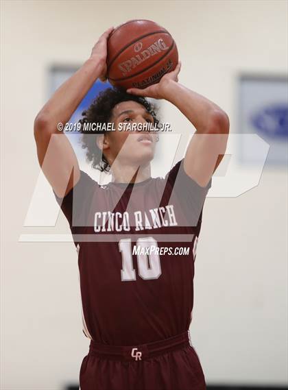 Thumbnail 2 in Cinco Ranch vs. Clear Falls (Christmas Crossover) photogallery.