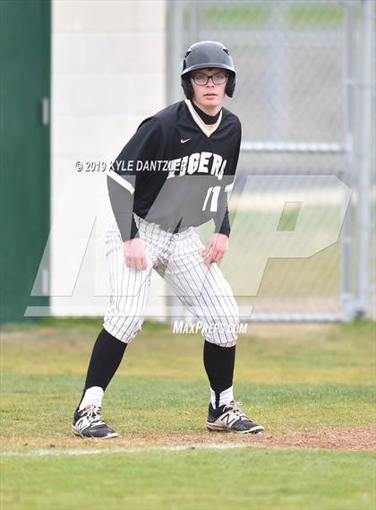 Thumbnail 3 in Whitewright vs Cumby (Blue Ridge Tournament) photogallery.