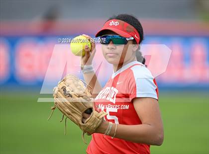 Thumbnail 2 in Mater Dei @ Los Alamitos photogallery.