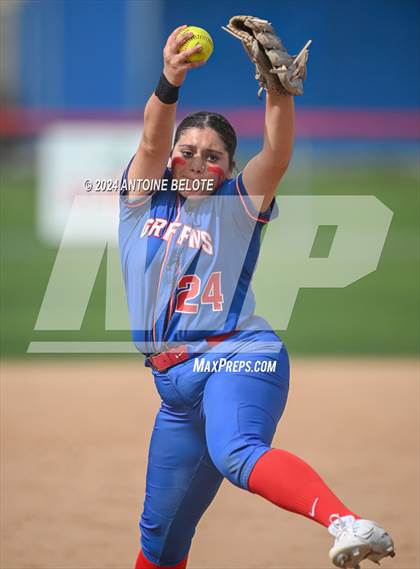 Thumbnail 2 in Mater Dei @ Los Alamitos photogallery.