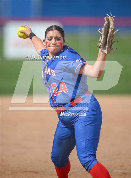 Thumbnail 1 in Mater Dei @ Los Alamitos photogallery.
