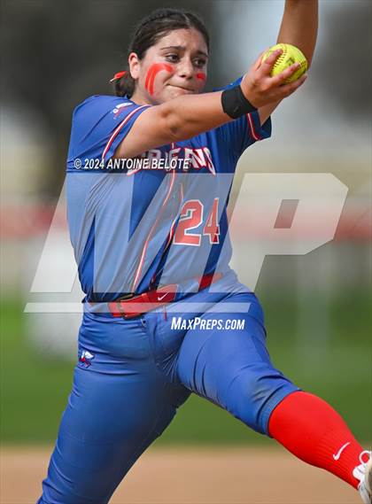 Thumbnail 3 in Mater Dei @ Los Alamitos photogallery.