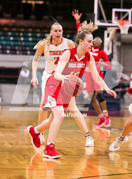 Thumbnail 2 in Regis Jesuit vs. Lakewood (CHSAA 5A Final Four) photogallery.