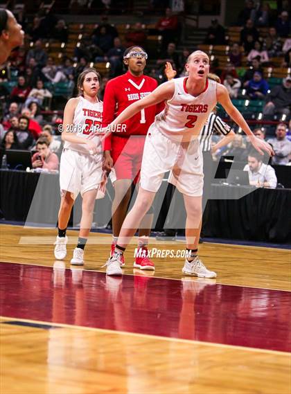 Thumbnail 1 in Regis Jesuit vs. Lakewood (CHSAA 5A Final Four) photogallery.