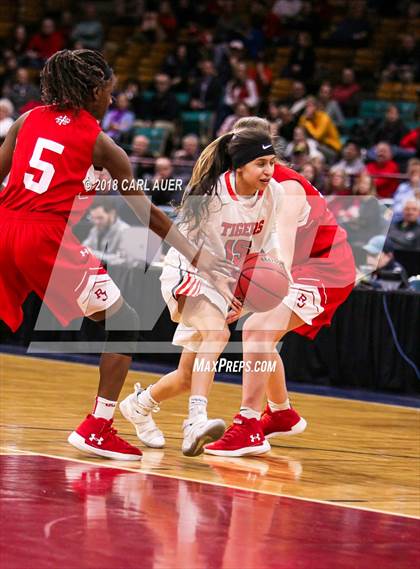 Thumbnail 3 in Regis Jesuit vs. Lakewood (CHSAA 5A Final Four) photogallery.