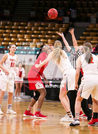 Thumbnail 1 in Regis Jesuit vs. Lakewood (CHSAA 5A Final Four) photogallery.