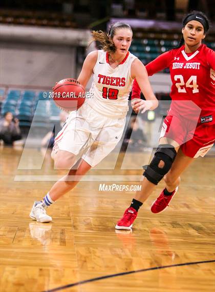 Thumbnail 3 in Regis Jesuit vs. Lakewood (CHSAA 5A Final Four) photogallery.