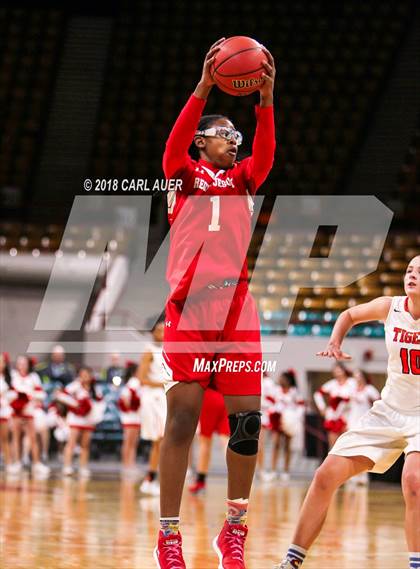 Thumbnail 1 in Regis Jesuit vs. Lakewood (CHSAA 5A Final Four) photogallery.