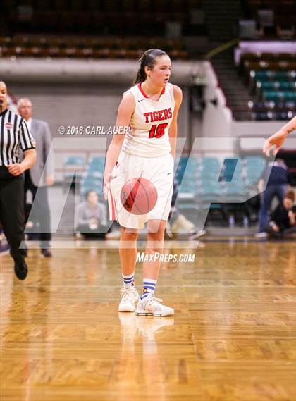 Thumbnail 3 in Regis Jesuit vs. Lakewood (CHSAA 5A Final Four) photogallery.