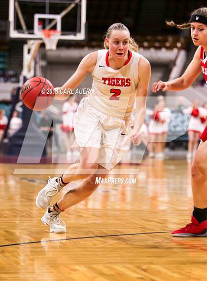 Thumbnail 3 in Regis Jesuit vs. Lakewood (CHSAA 5A Final Four) photogallery.