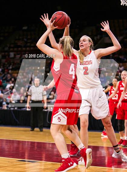 Thumbnail 2 in Regis Jesuit vs. Lakewood (CHSAA 5A Final Four) photogallery.
