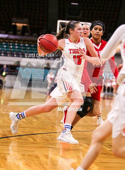 Thumbnail 3 in Regis Jesuit vs. Lakewood (CHSAA 5A Final Four) photogallery.