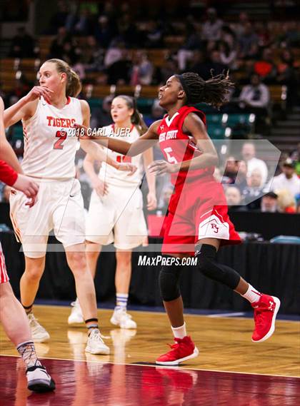 Thumbnail 2 in Regis Jesuit vs. Lakewood (CHSAA 5A Final Four) photogallery.