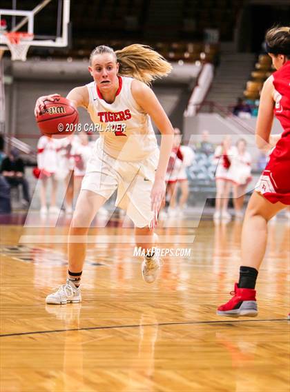 Thumbnail 3 in Regis Jesuit vs. Lakewood (CHSAA 5A Final Four) photogallery.