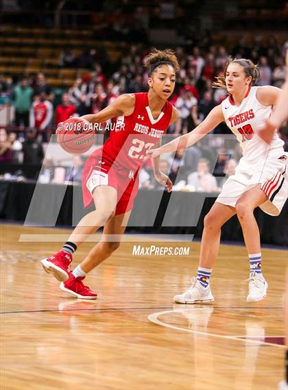 Thumbnail 2 in Regis Jesuit vs. Lakewood (CHSAA 5A Final Four) photogallery.