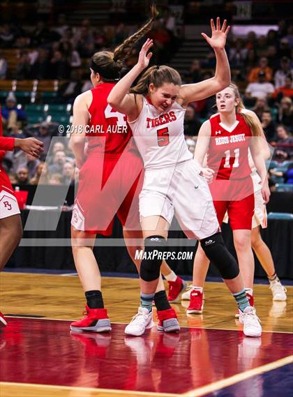 Thumbnail 1 in Regis Jesuit vs. Lakewood (CHSAA 5A Final Four) photogallery.