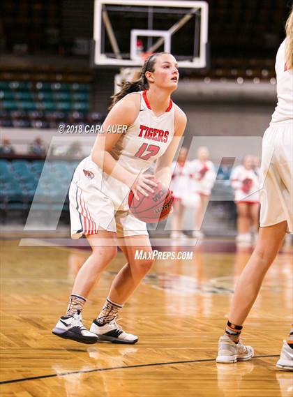 Thumbnail 3 in Regis Jesuit vs. Lakewood (CHSAA 5A Final Four) photogallery.