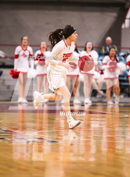 Thumbnail 2 in Regis Jesuit vs. Lakewood (CHSAA 5A Final Four) photogallery.