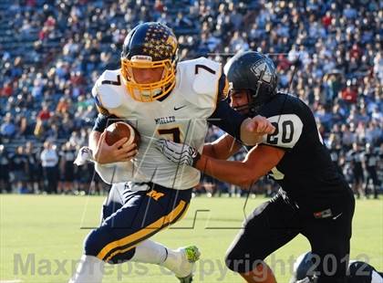 Thumbnail 2 in Archbishop Moeller vs. Lakota East (OHSAA D1 Region 4 Playoffs) photogallery.