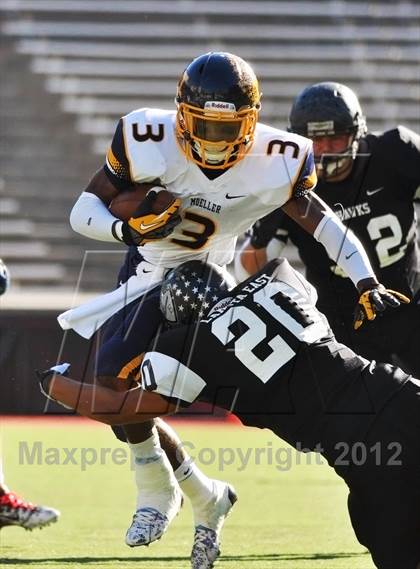 Thumbnail 3 in Archbishop Moeller vs. Lakota East (OHSAA D1 Region 4 Playoffs) photogallery.