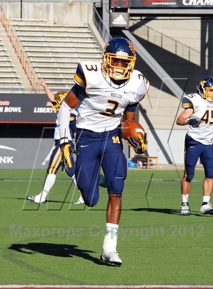 Thumbnail 3 in Archbishop Moeller vs. Lakota East (OHSAA D1 Region 4 Playoffs) photogallery.