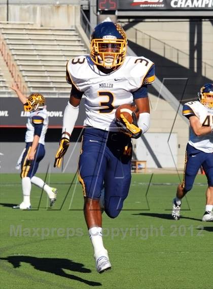 Thumbnail 1 in Archbishop Moeller vs. Lakota East (OHSAA D1 Region 4 Playoffs) photogallery.