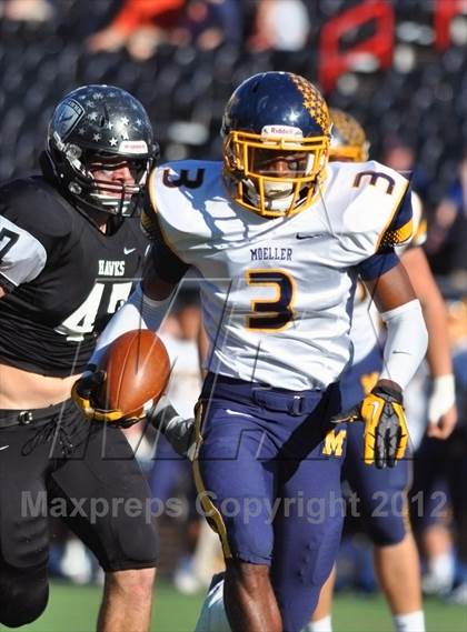 Thumbnail 2 in Archbishop Moeller vs. Lakota East (OHSAA D1 Region 4 Playoffs) photogallery.