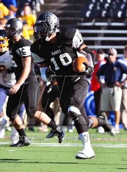 Thumbnail 1 in Archbishop Moeller vs. Lakota East (OHSAA D1 Region 4 Playoffs) photogallery.