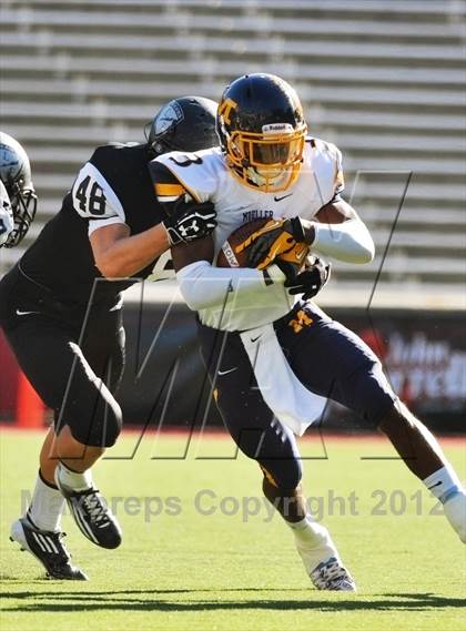 Thumbnail 2 in Archbishop Moeller vs. Lakota East (OHSAA D1 Region 4 Playoffs) photogallery.