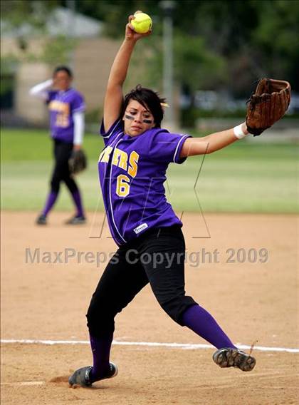 Thumbnail 3 in Corona vs. Norwalk photogallery.