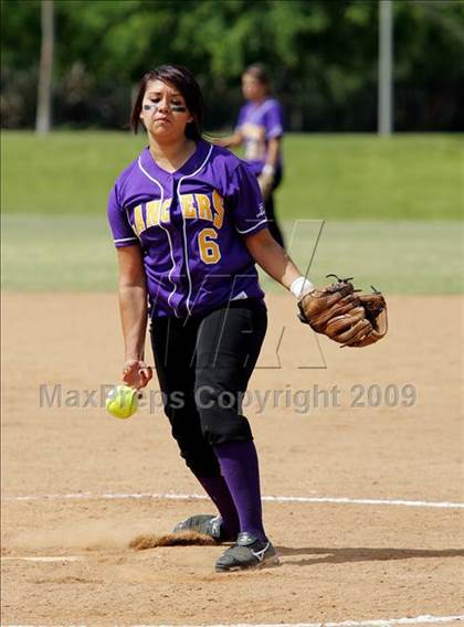 Thumbnail 2 in Corona vs. Norwalk photogallery.