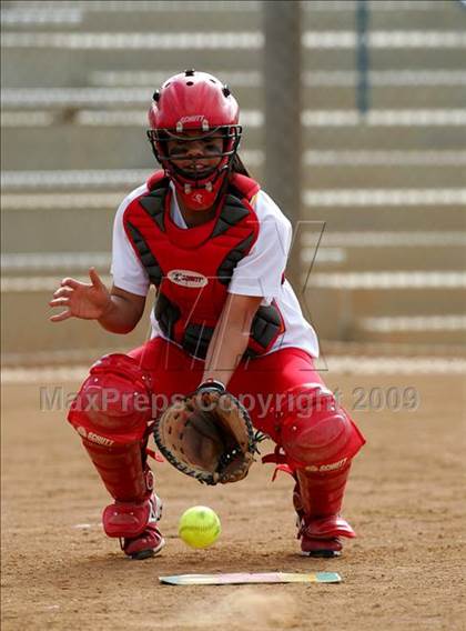 Thumbnail 1 in Corona vs. Norwalk photogallery.