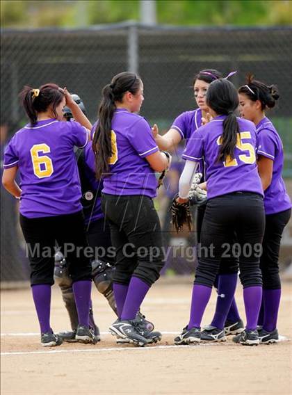 Thumbnail 2 in Corona vs. Norwalk photogallery.